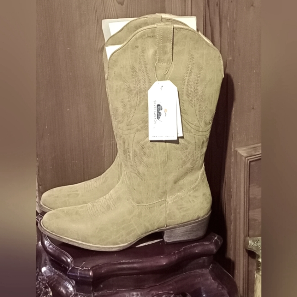 Silver Canyon Cowgirl Boots Size 11 m  New with Tags